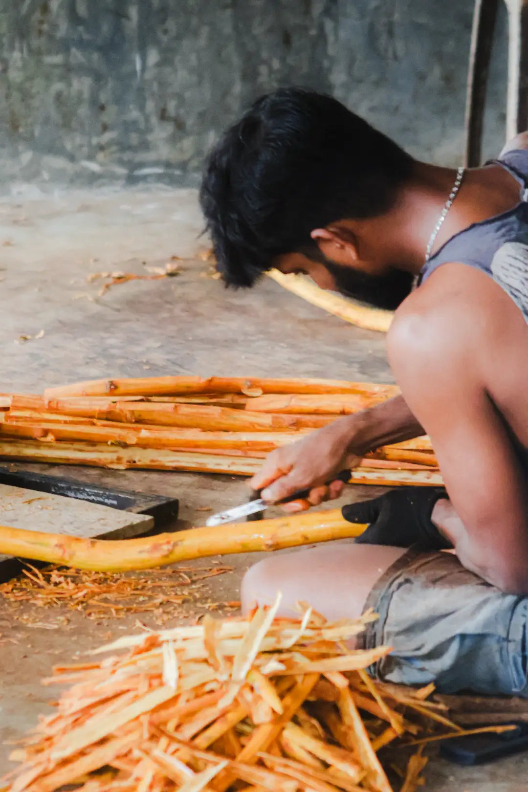 making premium ceylon cinnamon